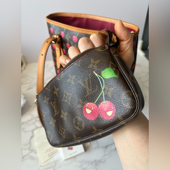 Vintage Louis Vuitton Limited Edition Cerises Bucket Bag with mini pouch - Picture 9 of 16